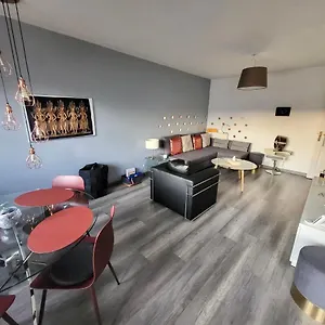 Apartment Tichnich - 2 Bedrooms - 1 Min Away From Train Station, Annemasse